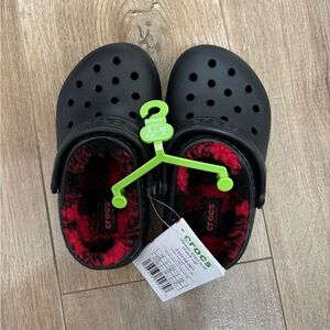 CROCS Toddlers Black lined crocs with Red/black Lining size c9 BNWT